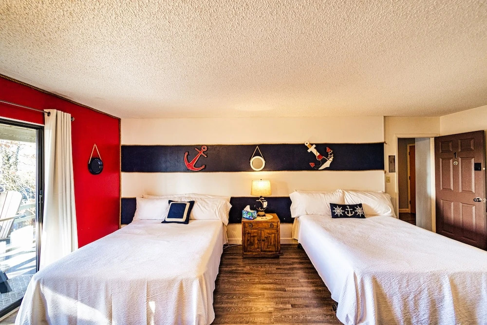 Buoyant Place Hang Out 2 Private Studio Homes!