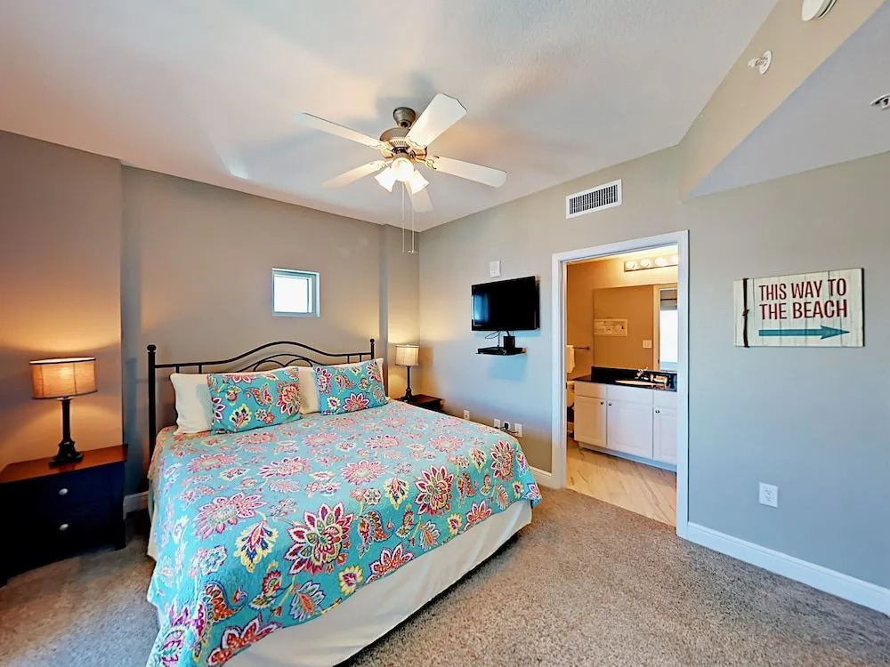 1010 West Beach Condo - 2 Br condo by RedAwning