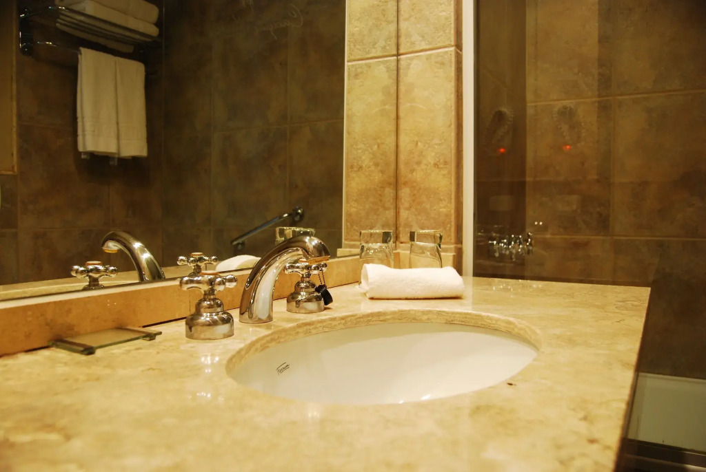 Cacique Inacayal Lake Hotel & Spa