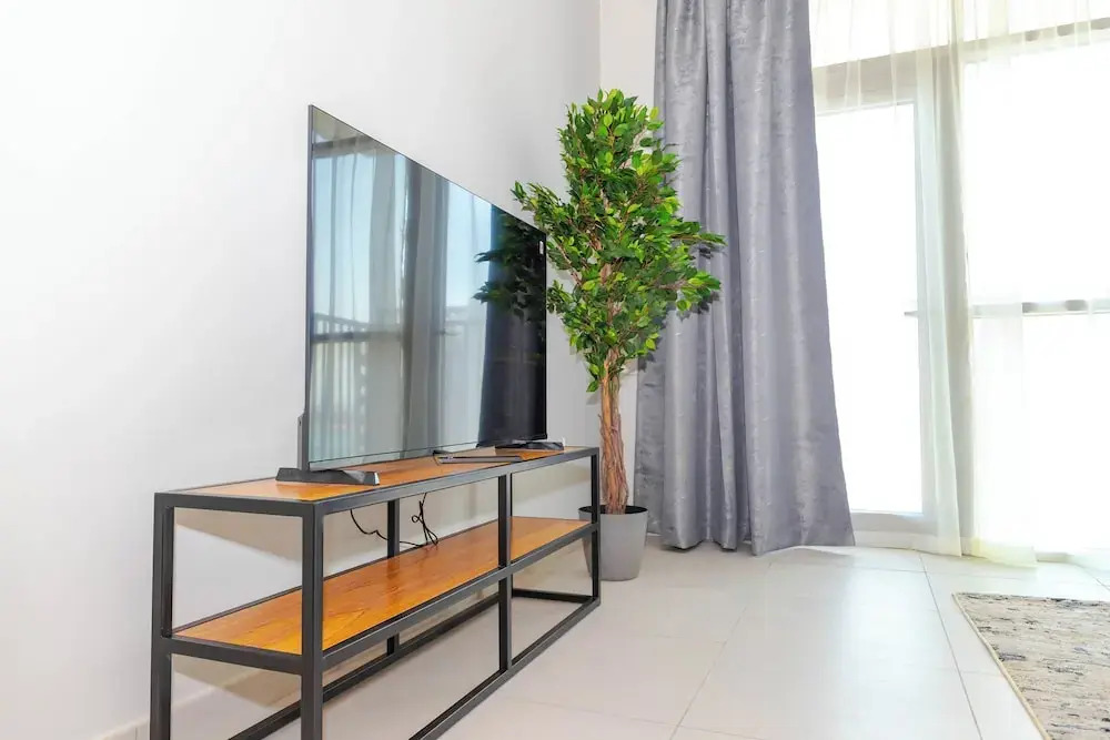 Bloomfields Modern 1BR in Reflection