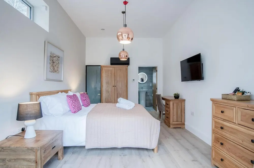 Suite 12 - Sleeping Giant Hotel - PEN Y CAE Inn