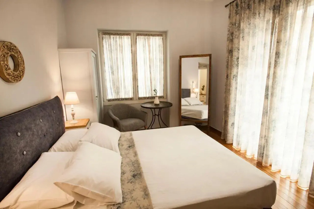 Lovely 1st Fl. Apt, with Balcony in Pagrati
