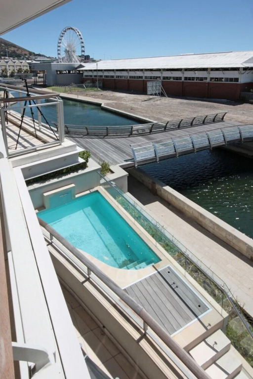 301 Canal Quays