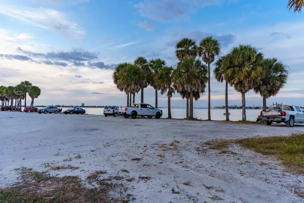 Siesta Get Away - A Beautiful NEW Tropical Escape 1 Block From The Water