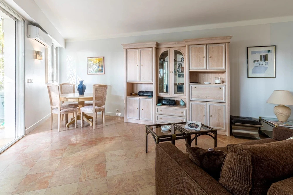 VANEAU Incroyable appartement avec jardin et vue mer