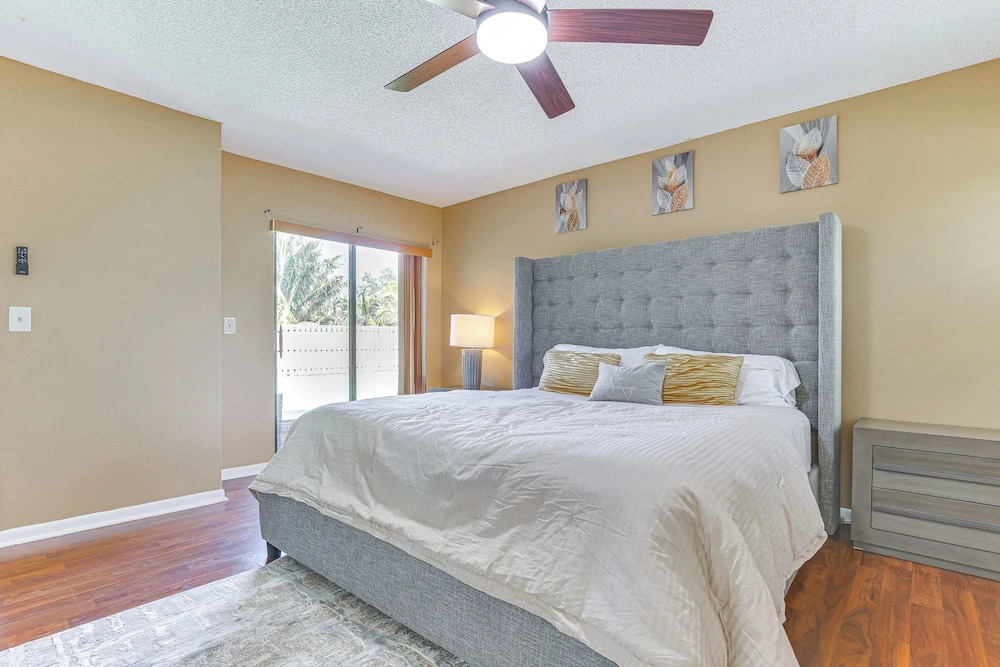 Near Beaches: Pet-friendly Sunrise Escape w/ Patio