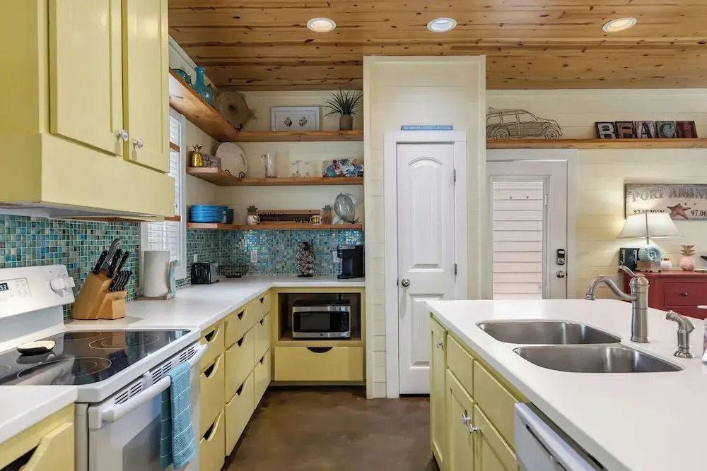 Prime Location 5 Bedrooms Pool Sleeps 14