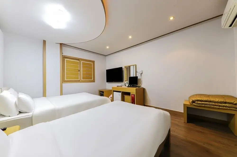 Eli Motel