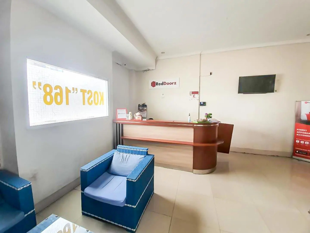 RedDoorz near Jalan Kolonel Haji Burlian Palembang