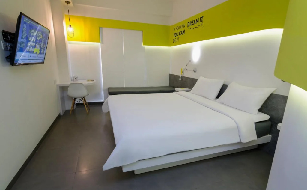 Yello Hotel Jemursari