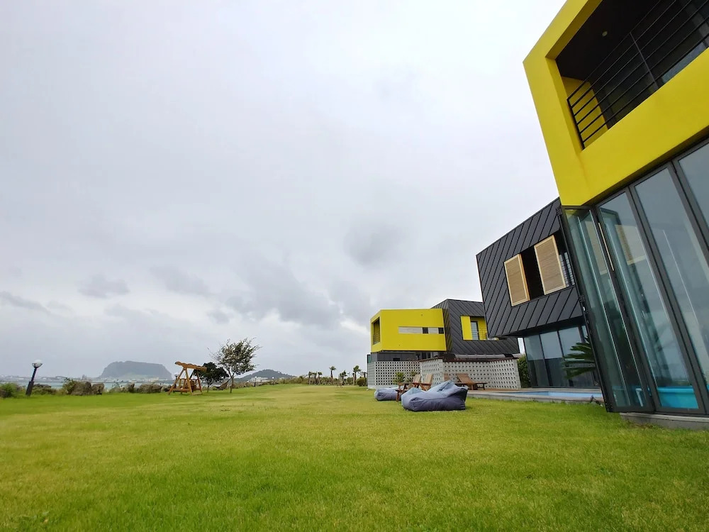 Seongsan Ochae Private Villas