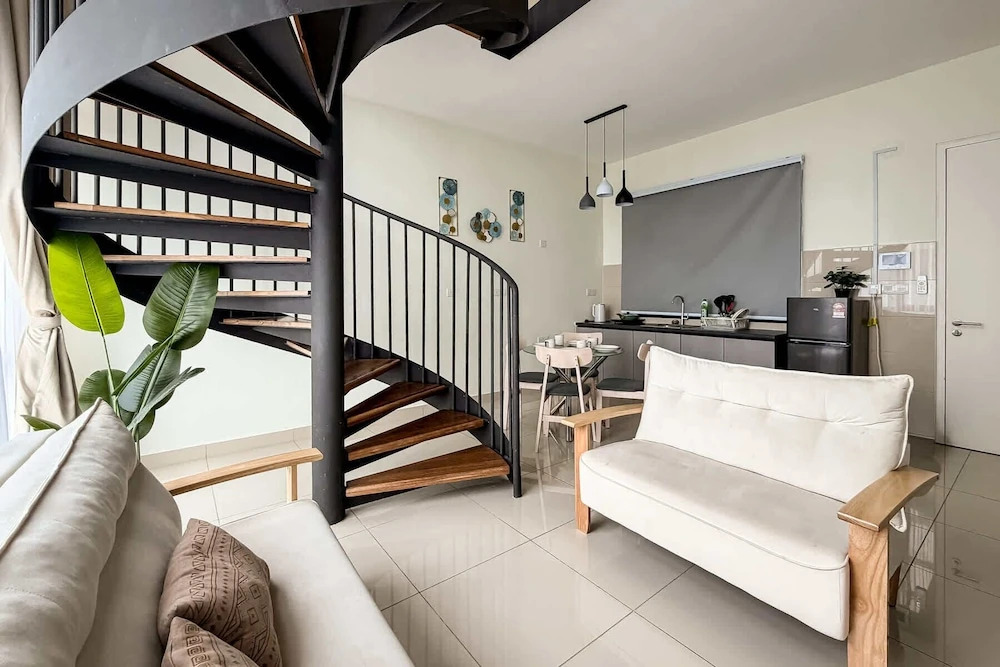 Stylish Duplex Loft Pool Near Jonker St Melaka