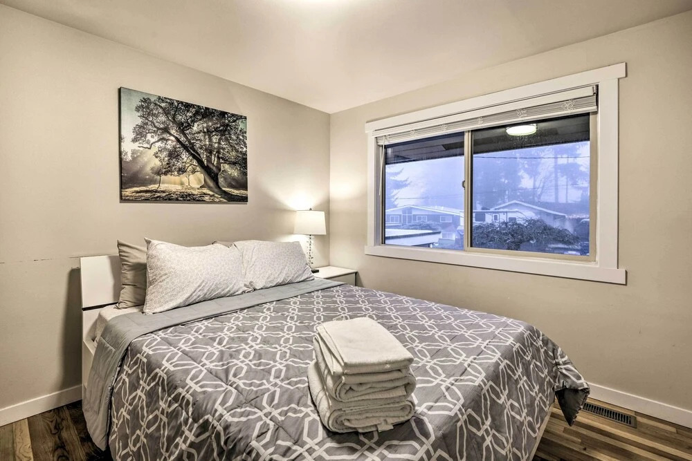 Spacious Kent Home ~ 17 Mi to Dtwn Seattle!