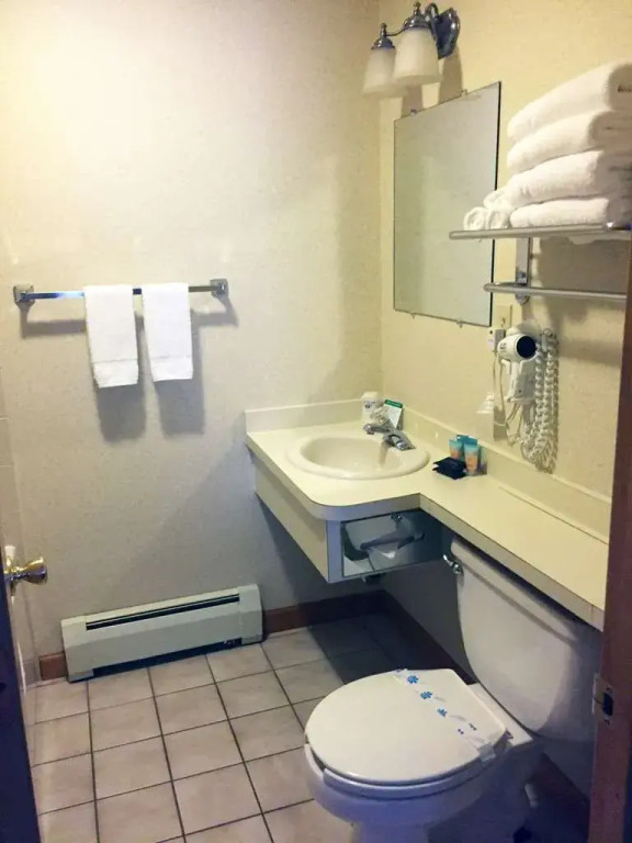 Adirondack Retreat Inn & Suites
