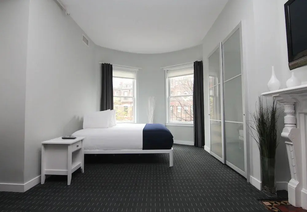 Maverick Suites at 245 Newbury St