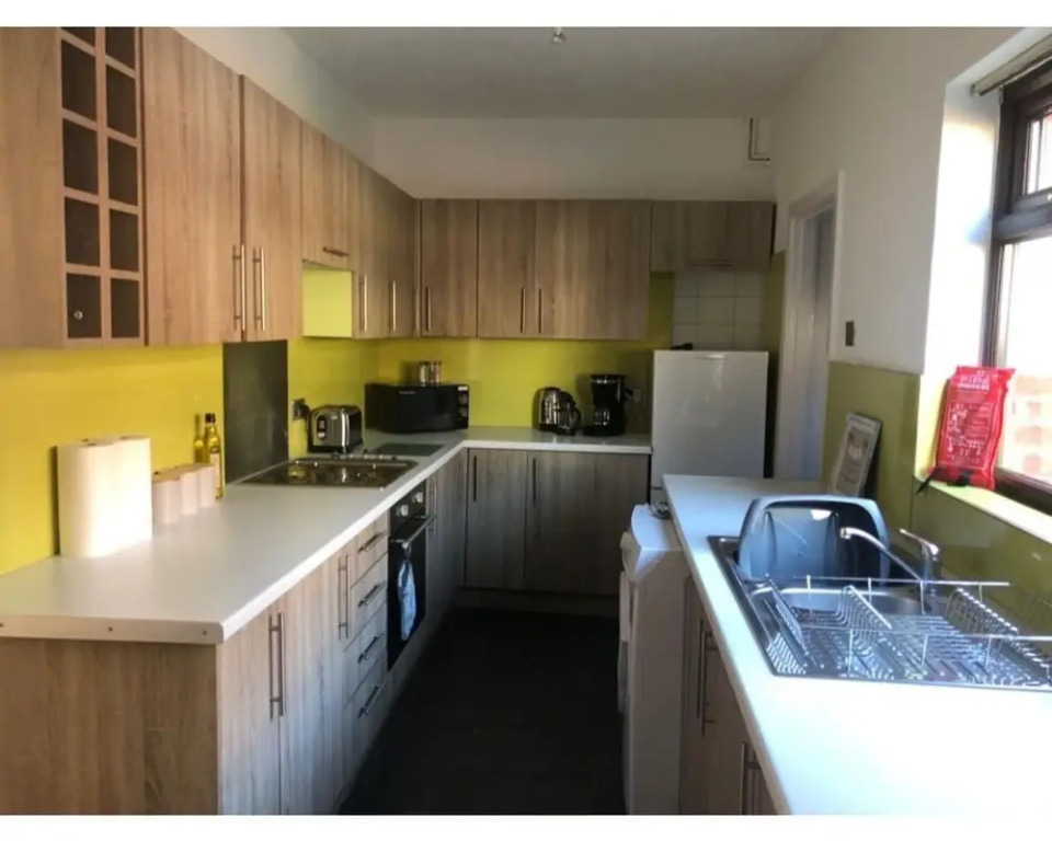 New 3 bed House LFC Layover