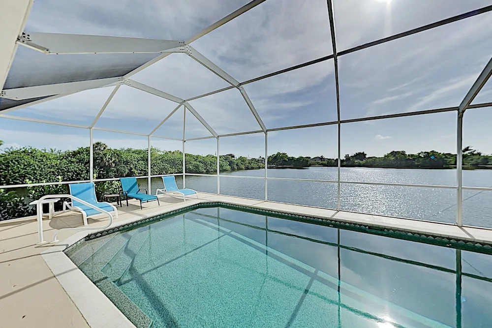 Waterfront W/ Screened Lanai, Pool & Kayaks 4 Bedroom Home