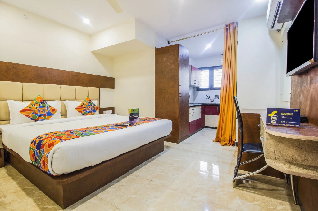 FabHotel Crown Suites - Nr Sony Signals