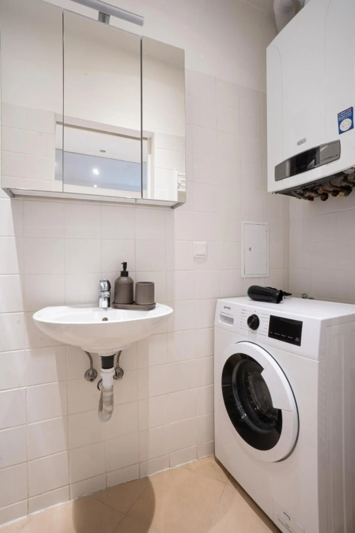 Modern and lovely apartment next to subway station