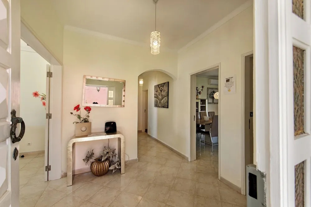 Charming Villa With Private Pool in Vibrant Vilamoura, Free AC and Wifi