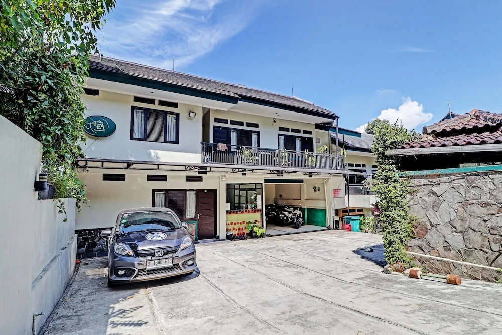Capital O 92705 Lea Residence Dago Syariah