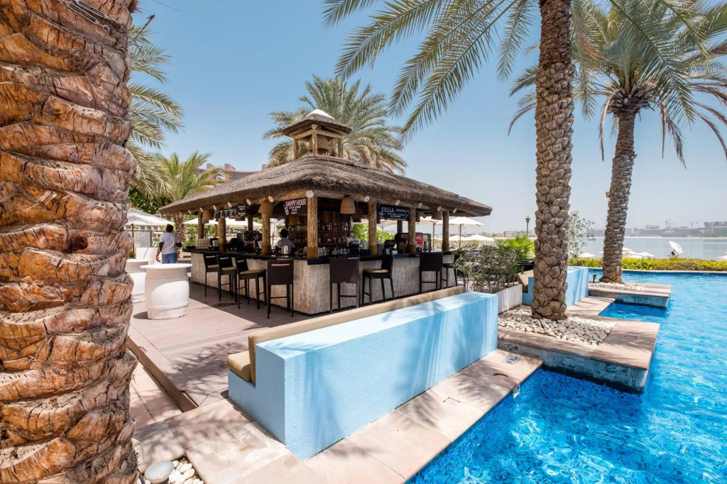 Maison Privee - Stylish Apt with Large Patio close to the Beach