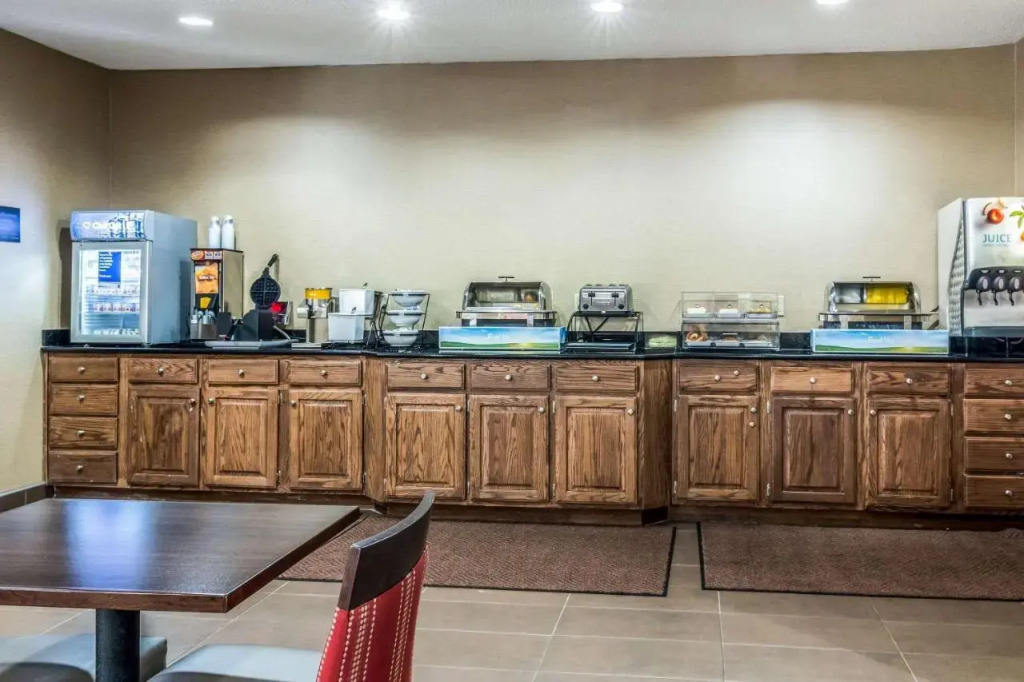 Holiday Inn Exp Stes Hannibal