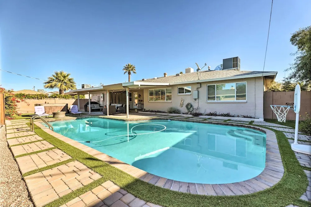 Pristine Escape ~ 2 Miles to Old Town Scottsdale!