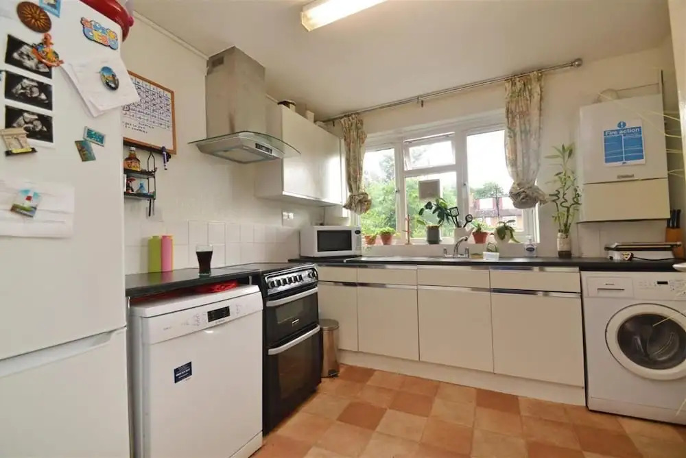 1 Bed-sleeps 4-free Parking-15 Min to Putney