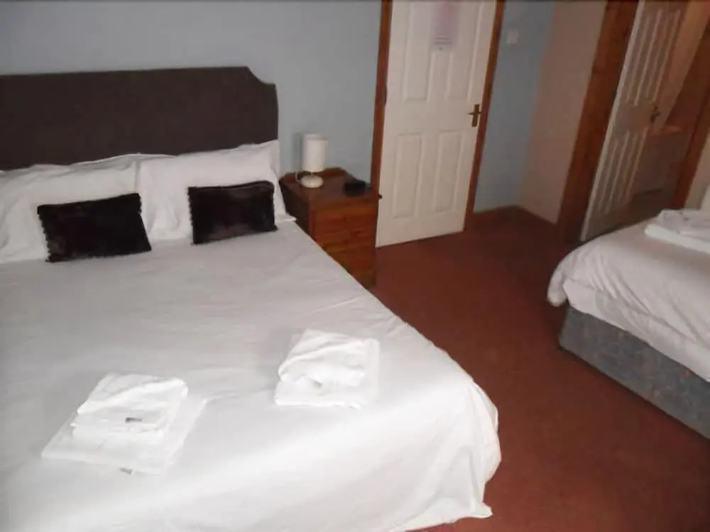 Woodfalls Inn