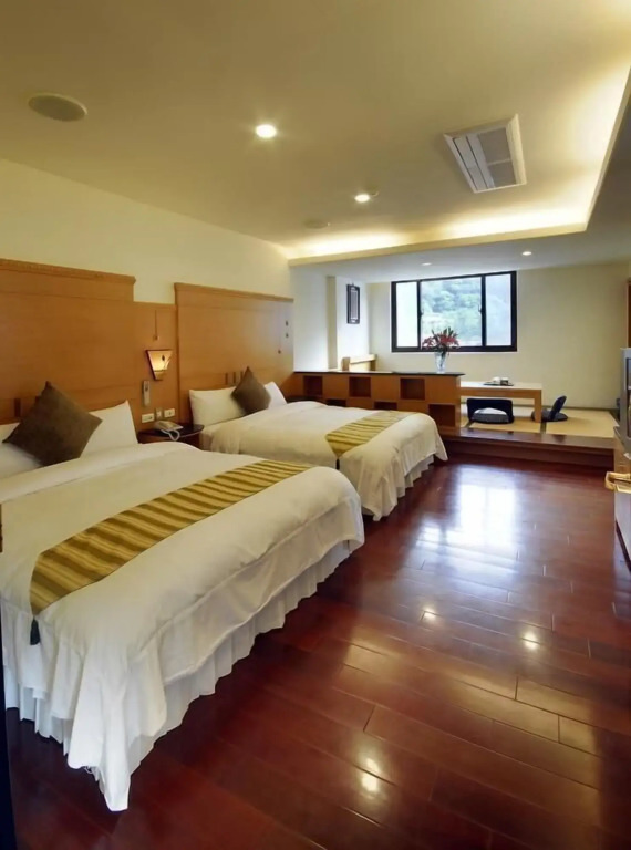 Ming Lu Holiday Hotel