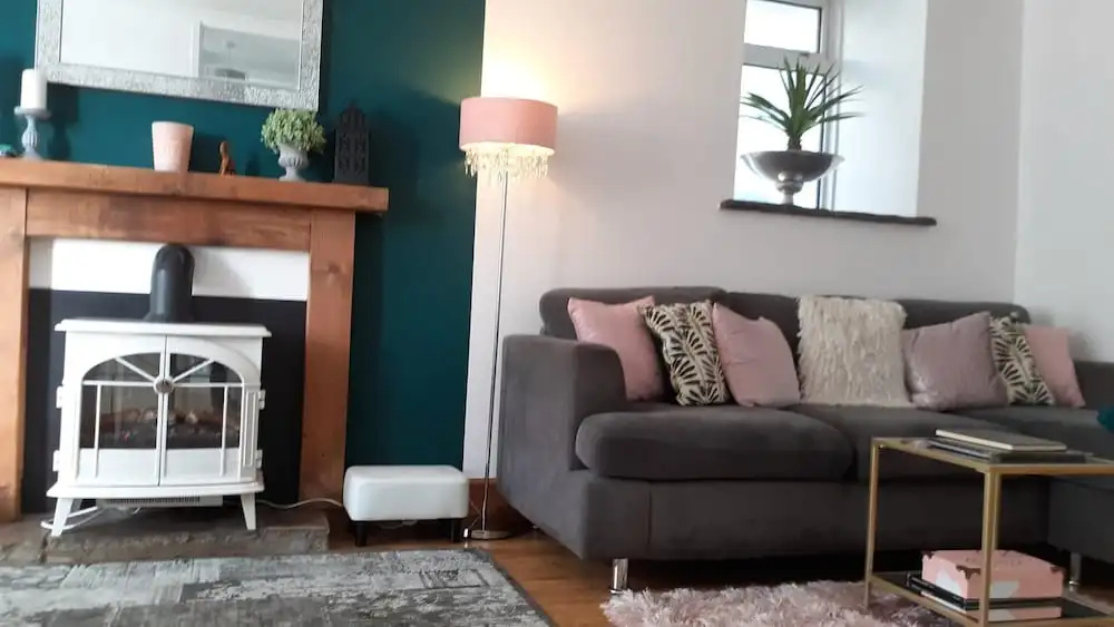 Lovely 3-bed House in Bridgend 7min From Porthcawl