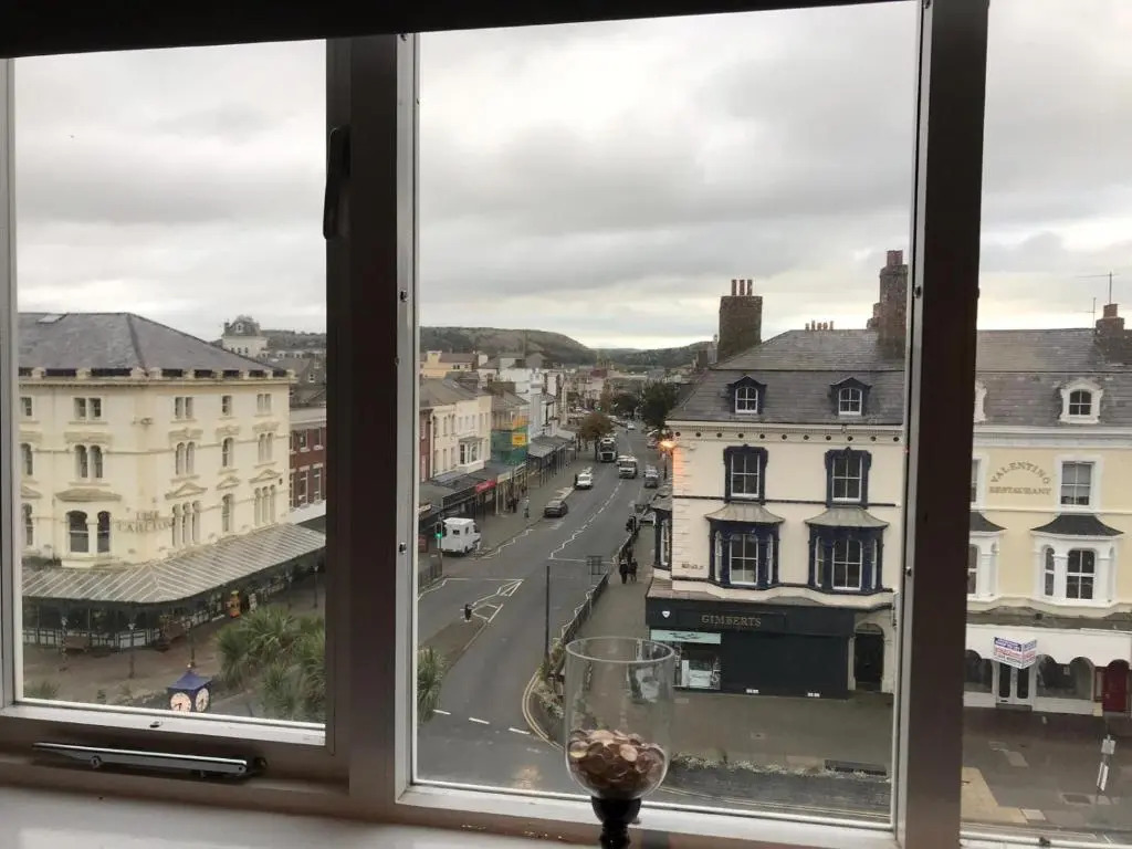 Apartment 4, Cornerhouse Apartments