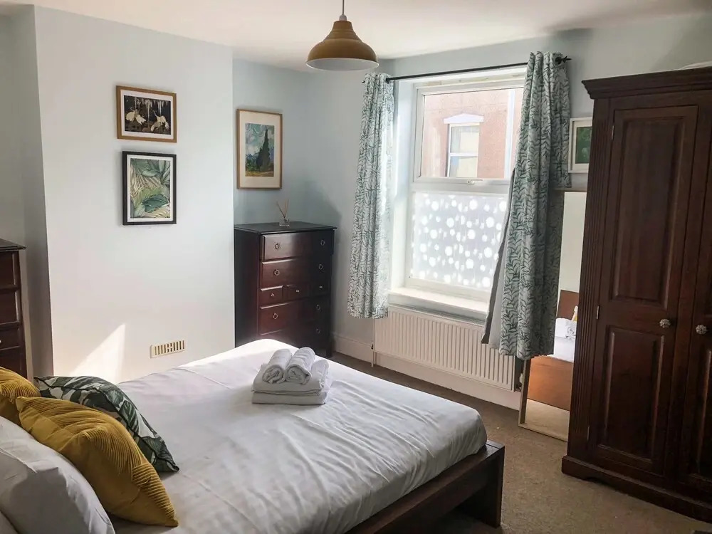 Cheerful 2 Bedroom Family Home With Private Garden