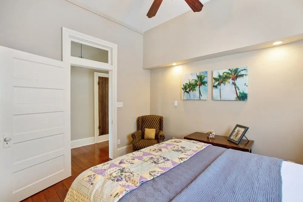 Antigua Key - Just A Couple Blocks To Seawall Beaches, Shops, Restaurants And Pleasure Pier! 4 Bedroom Home by RedAwning