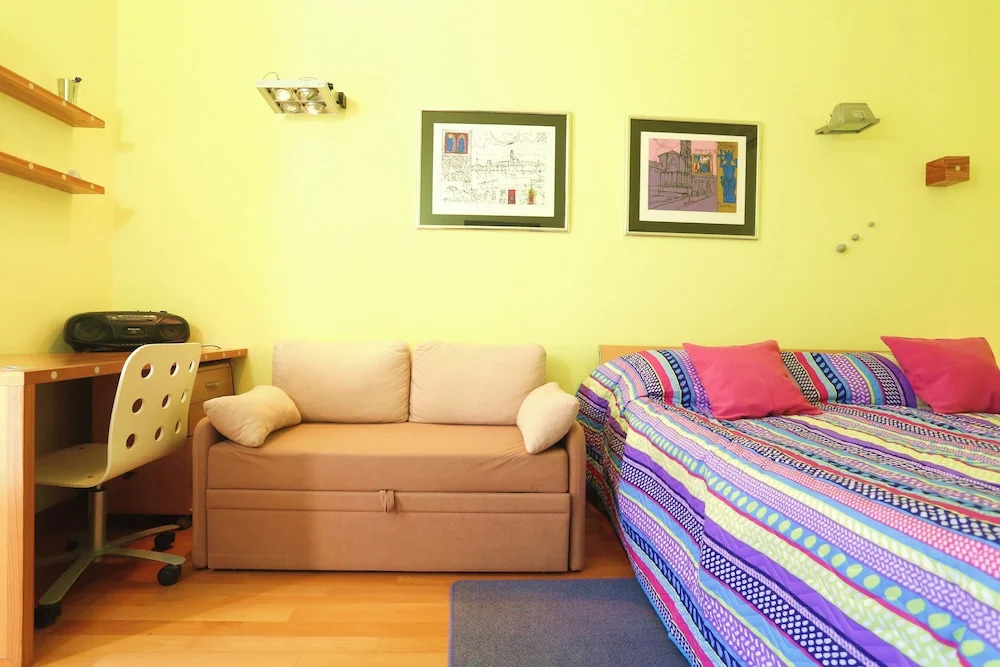 Double Bedroom Apartment on Great Location With Balcony!!
