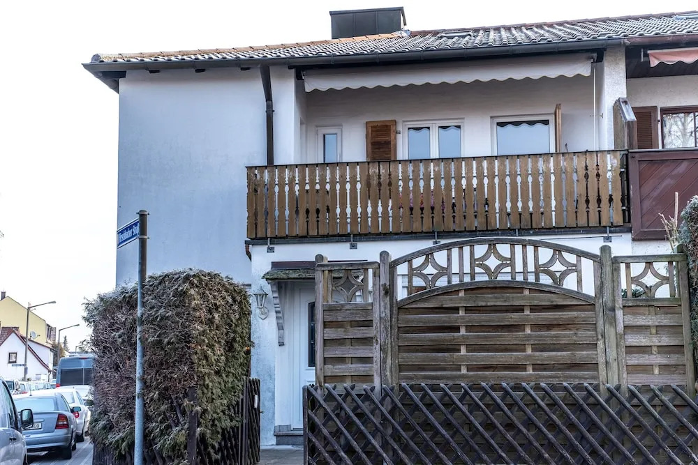Gemütliches Haus mit Garten und Balkon
