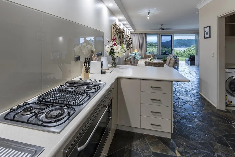 Poinciana Lodges - Ocean Views