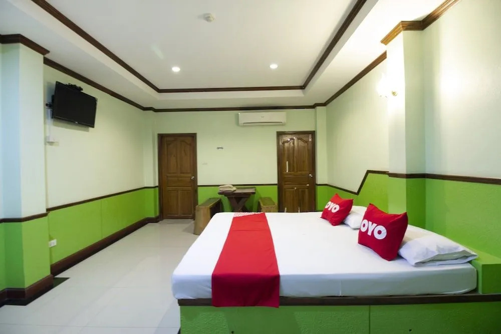 OYO 75334 Train Hotel