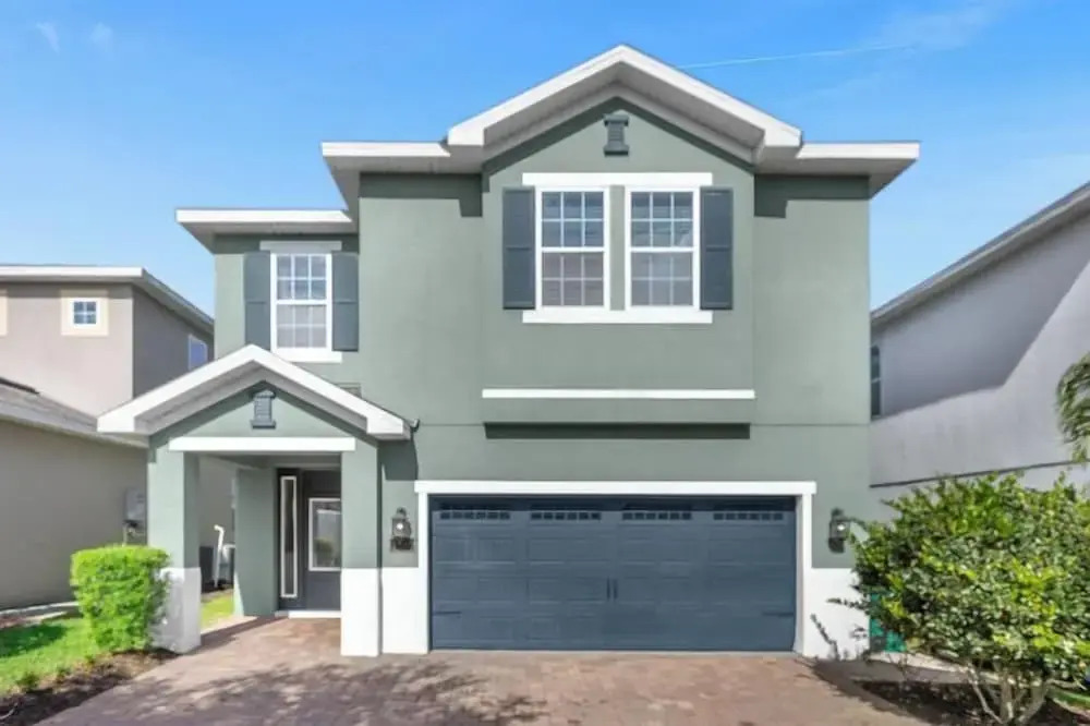 350-8-pc-open Floor Plan With Private Pool