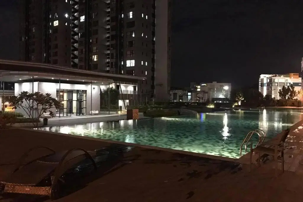 Amazing Lake view studio unit, Hyve,Cyberjaya, Free WiFi, Free Parking, Netflix, Pool