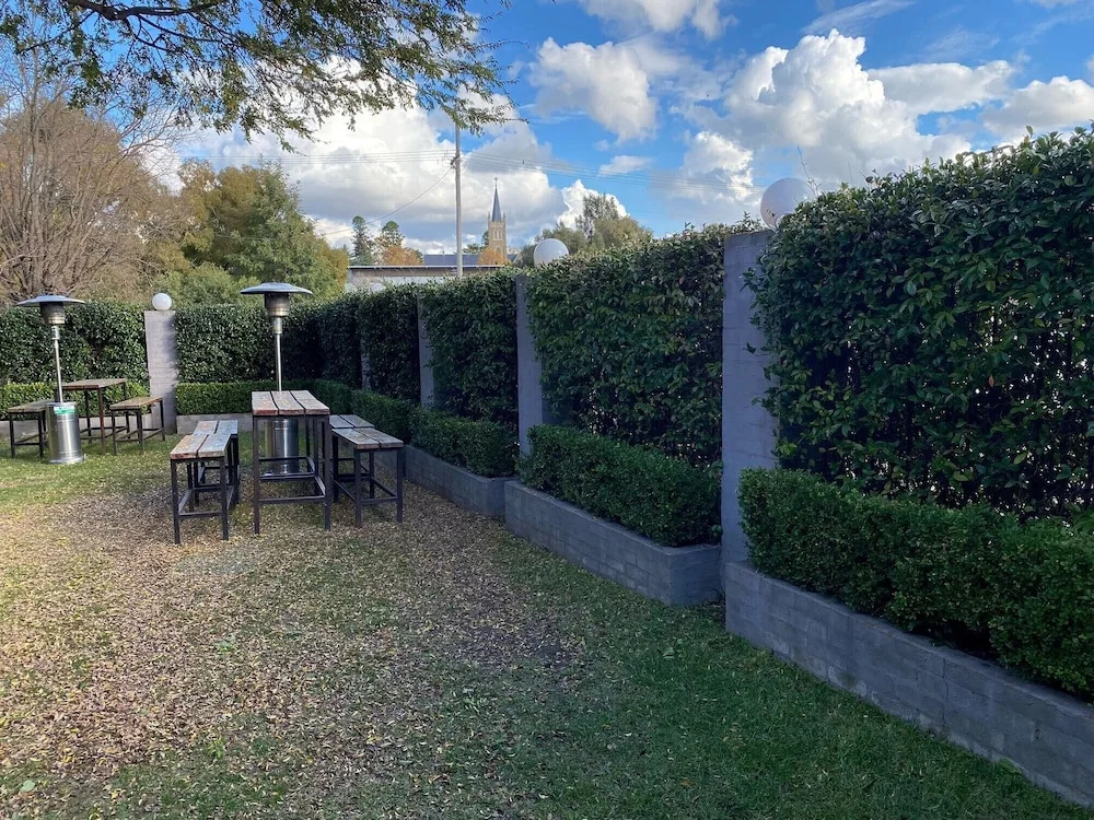 Australian Hotel Young
