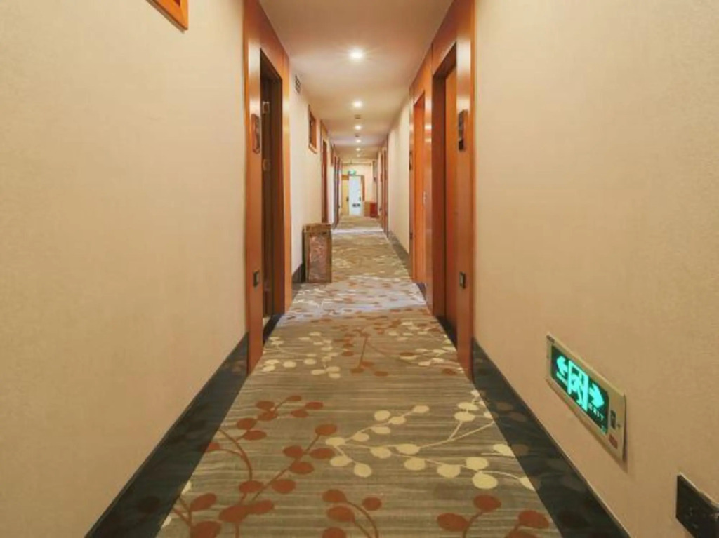 Super 8 Hotel (Beijing South Railway Station Yongdingmen Outer Street)