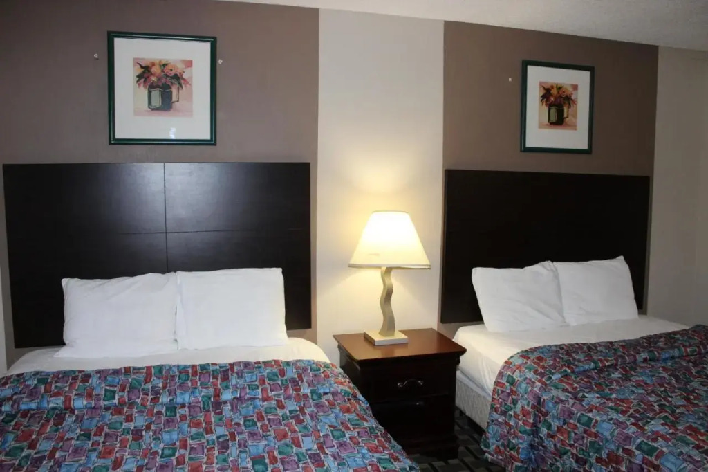 Select Inn Maple Grove
