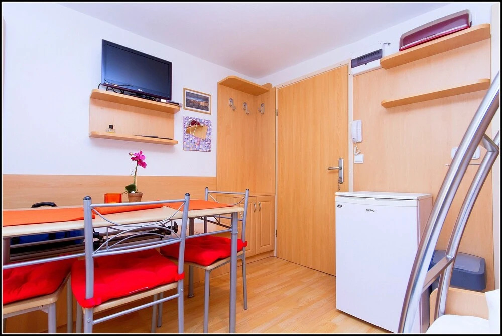 La Vela Guest House AK
