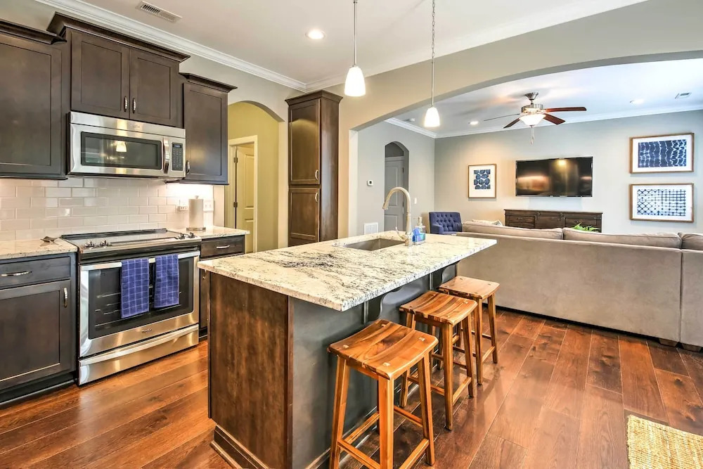 Downtown Townhome; Walk to Dine & Shop on Broad St