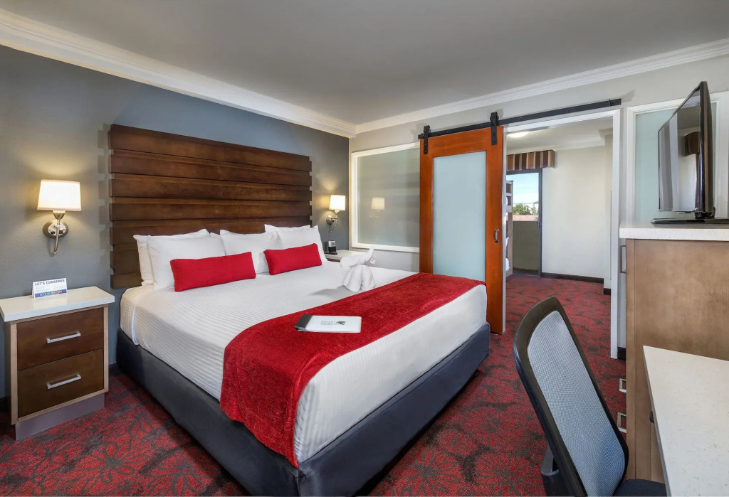 Desert Palms Hotel & Suites Anaheim Resort