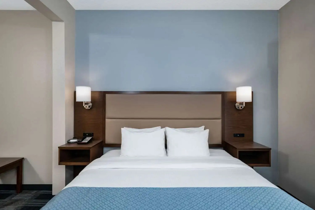 Holiday Inn Express & Suites - Mobile - I-65 by IHG