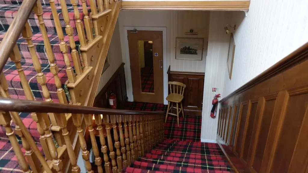 Breezemount Manor