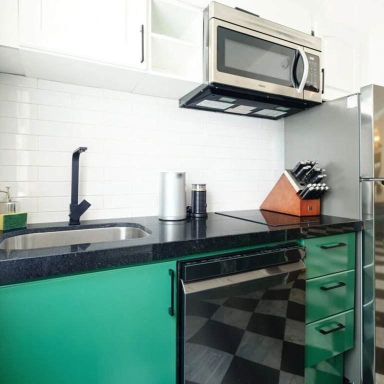 Art Deco Style Condo 2min Walk to Lincoln Park